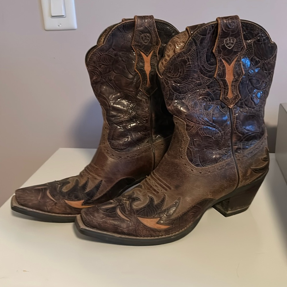 Ariat Cowboy Boots. Women’s size 8.5 - Picture 1 of 7